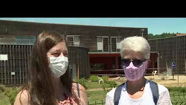 Françoise et Annick, les deux infirmières qui doivent soigner les 105 résidents de l'ehpad