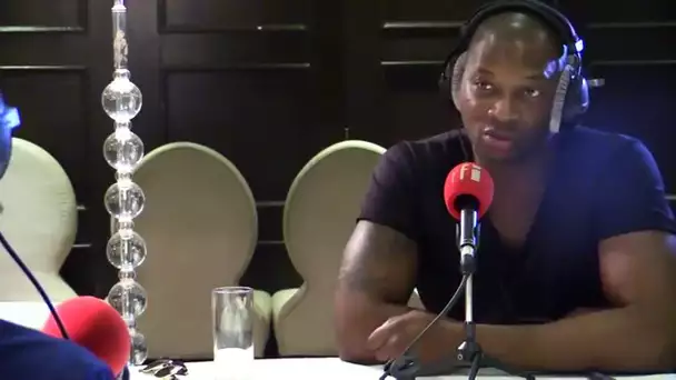 Singuila au micro de Claudy Siar à Brazzaville