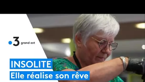 Insolite : à 67 ans, elle devient coiffeuse et réalise son rêve