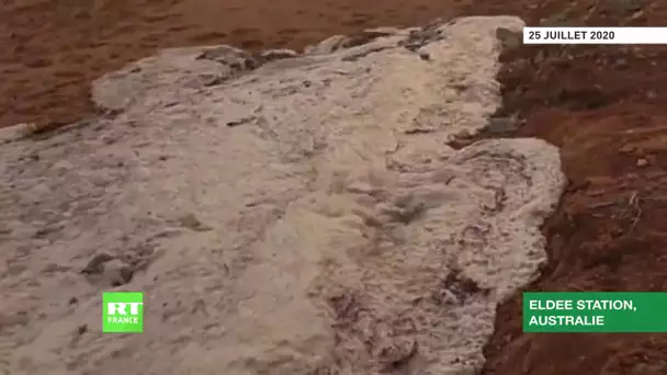 Australie : le lit d’un fleuve asséché brusquement recouvert par une vague