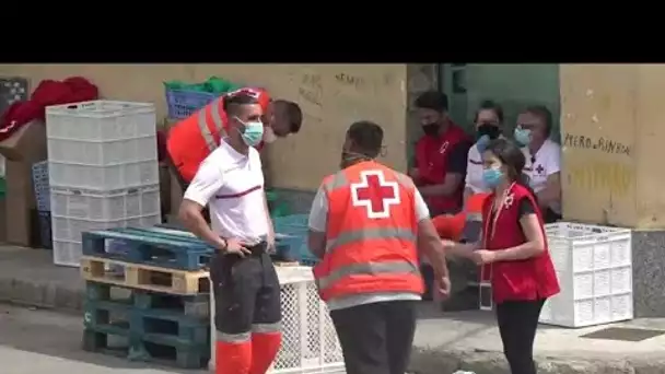 À Ceuta, les équipes de secours viennent en aide aux migrants mineurs