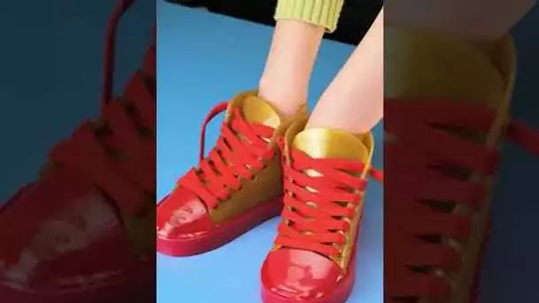 MERVEILLEUX HACK DE PISTOLET À COLLE ! COMMENT FABRIQUER DES CHAUSSURES POUR VOTRE ENFANT #shorts