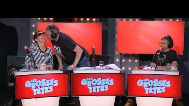 Jean-Marie Bigard fait un bisou à Cristina Cordula