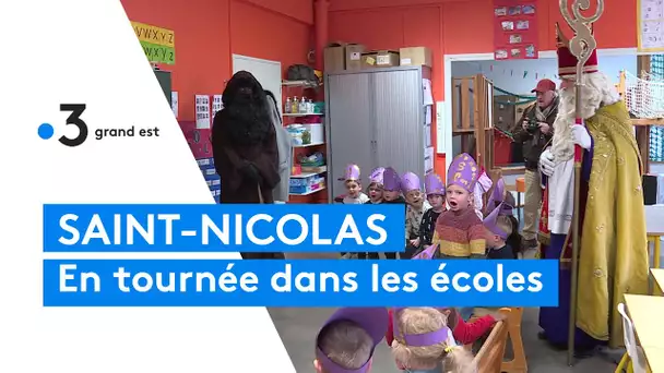 Saint-Nicolas et le Père Fouettard en tournée dans les écoles de la métropole de Nancy