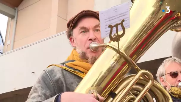 Rassemblement à Auray contre la fermeture des lieux culturels