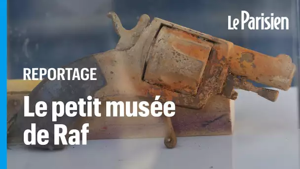 Revolvers, coffre-fort et baïonnette : les trésors de pêche à l’aimant de Raf exposés à Paris