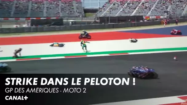 Énorme chute dès le premier tour - Grand Prix des Amériques - Moto 2