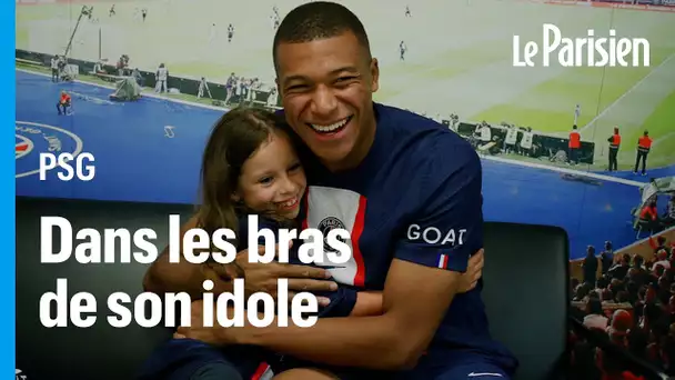 Accueillie en héroïne par les supporters du PSG, la petite Camille a rencontré Kylian Mbappé