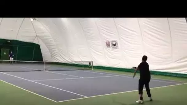 Cyril Hanouna au tennis l'entraînement du champion