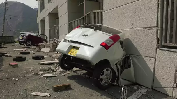 Une route entière disparait dans un tremblement de terre