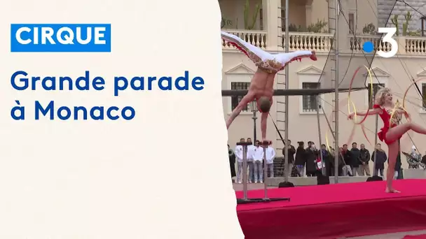 Du cirque devant le palais de Monaco pour annoncer le Festival international de Monte-Carlo