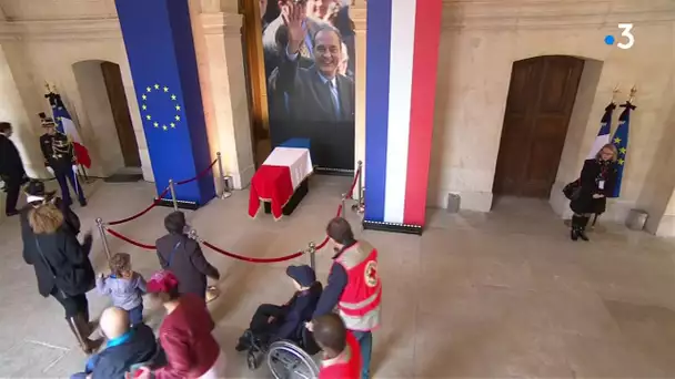 Hommage populaire à Jacques Chirac aux Invalides
