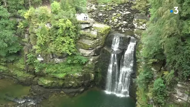 Page été : terres de chevaux - Le saut du Doubs en calèche au départ de Villers-le-Lac