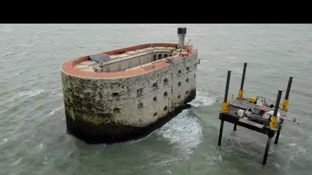 Fort Boyard: le premier interprète du père Fouras se défend d'avoir fait du chantage...