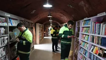Des éboueurs turcs créent une bibliothèque à partir de livres jetés aux ordures
