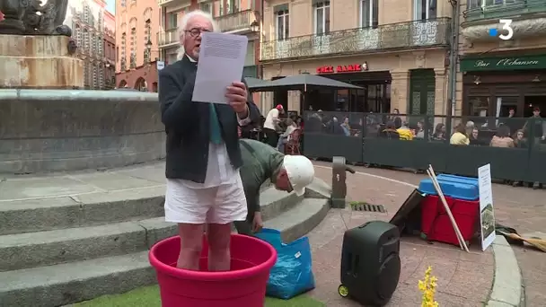 A Toulouse, des militants utilisent le théâtre de rue pour sensibiliser aux enjeux environnementaux