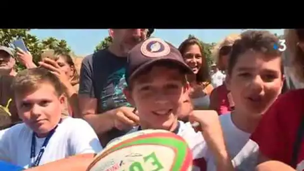 Nice : les rugbymen français rencontrent leurs supporters