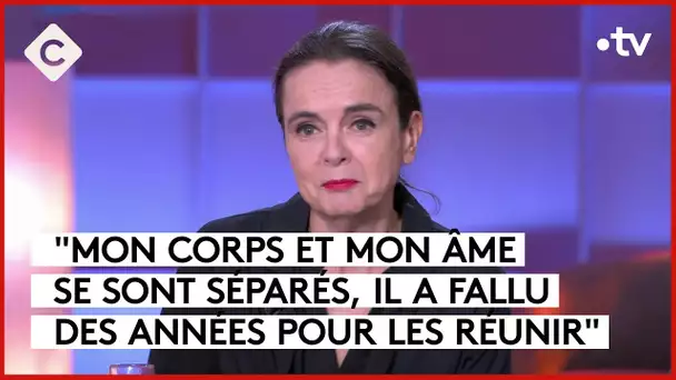 Amélie Nothomb, écrire pour se reconstruire - C à Vous - 12/09/2023