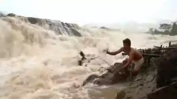 Pêcheurs au milieu des cascades