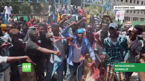 Somalie: les manifestants brûlent le drapeau français et appellent à boycotter les produits français