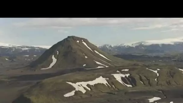 Islande, région de Landmannalauger : montagne et lave