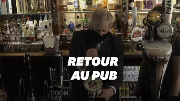 Boris Johnson s'offre une bière pour fêter le déconfinement