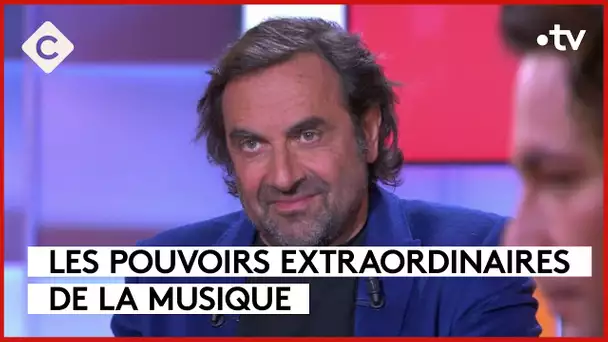 Pouvoirs extraordinaires et talents cachés par André Manoukian - C à vous - 21/03/2024