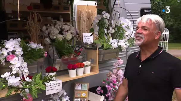 Un fleuriste ambulant sillonne la Franche-Comté à bord de son camion