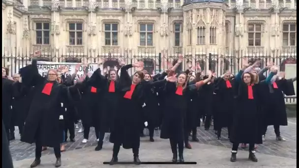 Le flashmob des avocats de Rouen contre la réforme des retraites