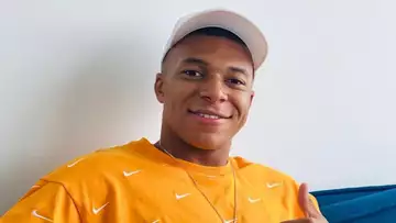 Kylian Mbappé en couple avec Emma Smet, mais toujours accro à son ex ? Elle rompt le silence