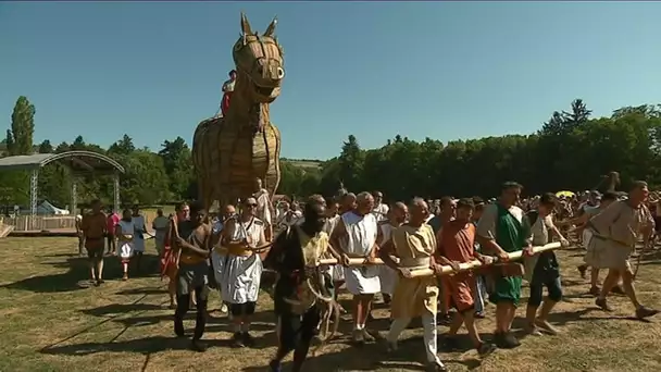 Festival Berlioz : la spectaculaire déambulation du cheval de Troie