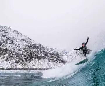 Surf polar en el frío noruego