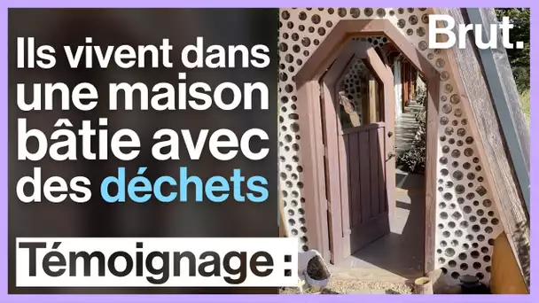 Ils vivent dans une maison bâtie avec des déchets