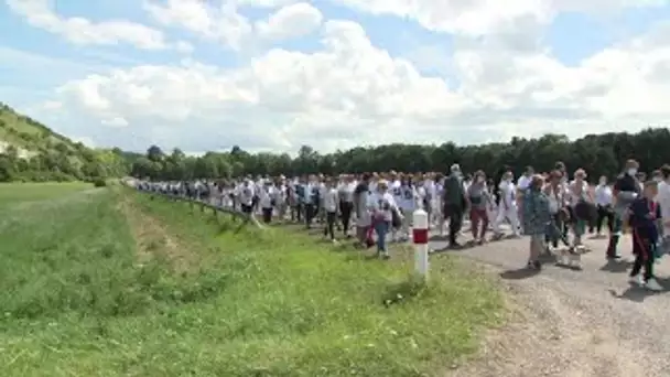 Marche blanche à Amfreville-sous-les-Monts en hommage aux quatre adolescents décédés