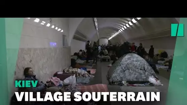 En Ukraine à Kiev, la vie des réfugiés dans le métro à l'abri des bombes