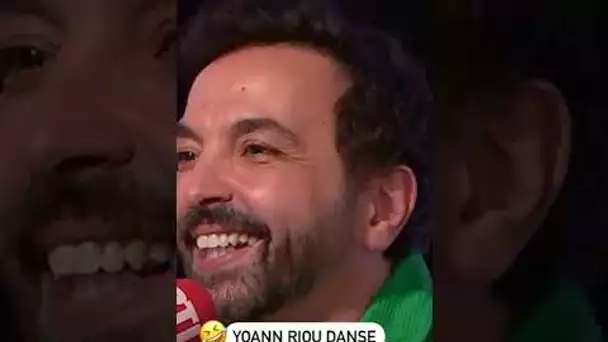 Yoann Riou danse devant Kamel Ouali