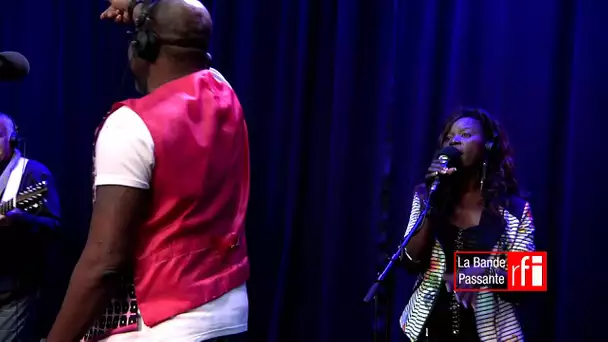 Papa Wemba chante 'Oyebi' dans La Bande passante sur #RFI