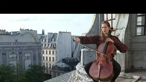 De la musique sur les toits de Paris : la violoncelliste Camille Thomas joue Ravel