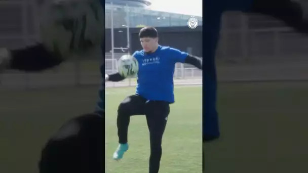 Baki nous dévoile ses talents de footballeur 🔥