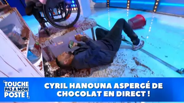 Cyril Hanouna se prend un seau rempli de chocolat !