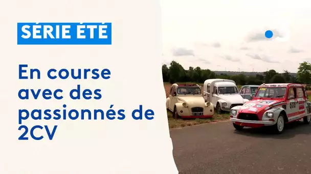 Des passionnés de la célèbre 2CV se préparent pour une course sur le mythique circuit de Spa