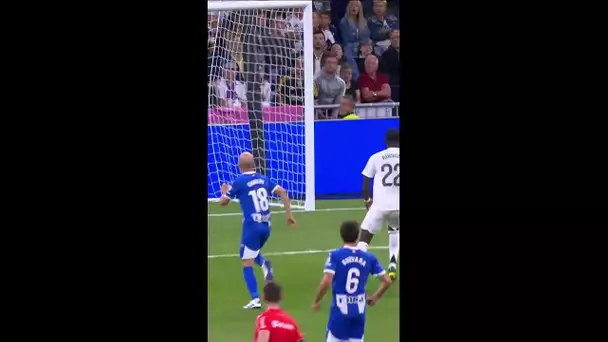 Real Madrid 3 vs 2 Deportivo Alavés | Game Highlights ⚽