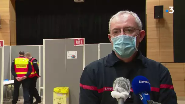 Un centre de vaccination géré par les pompiers du Nord Pas-de-Calais.