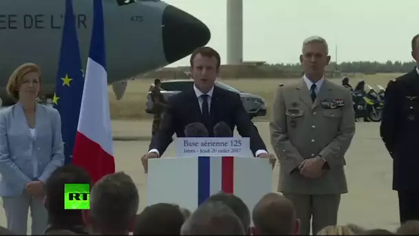 A Istres, Macron s’adresse aux militaires, au lendemain du départ du général de Villiers