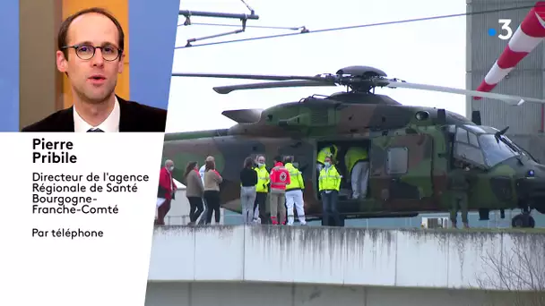 Ambulances, hélicoptères de l'armée, avions : 50 malades comtois transférés dans d'autres régions