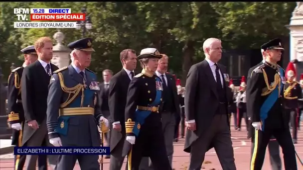 Hommage à la reine Elizabeth II: Charles III défile derrière le cercueil avec William et Harry