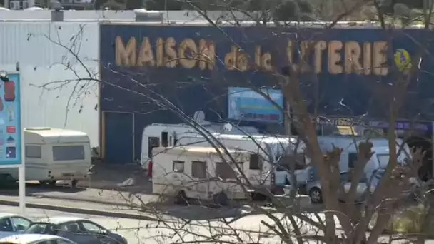 Quand des Gitans squattent les parkings de supermarchés