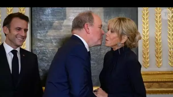 Brigitte Macron et Albert de Monaco très proches : ce geste que le prince n'est pas censé faire en