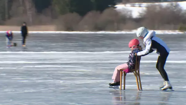 Doubs : un dimanche à patiner sur le lac de Frasne