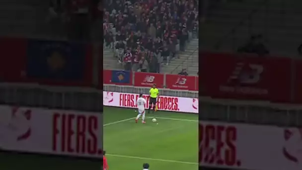 Cherki JONGLE avec une boulette de papier 😂 #ligue1 #ligue1mcdonalds #football #soccer #funny